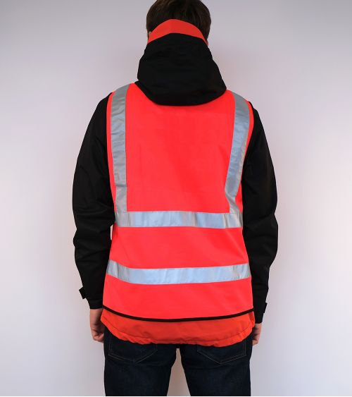 Gilet sans manches avec bandes réfléchissantes. 